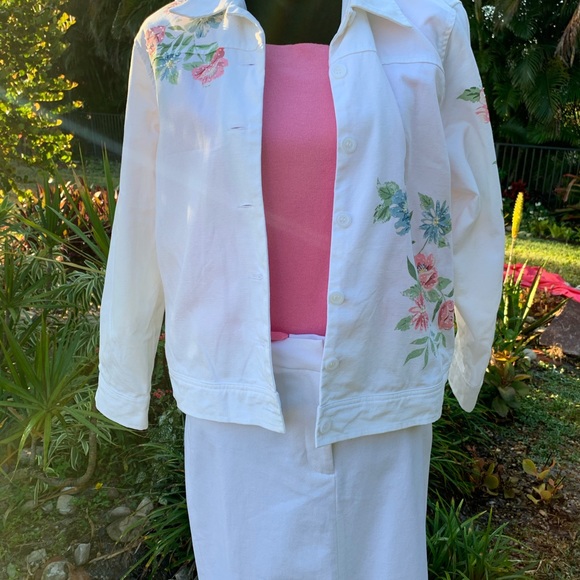 Petite 6 white denim jacket with flowers and beads - Picture 6 of 8